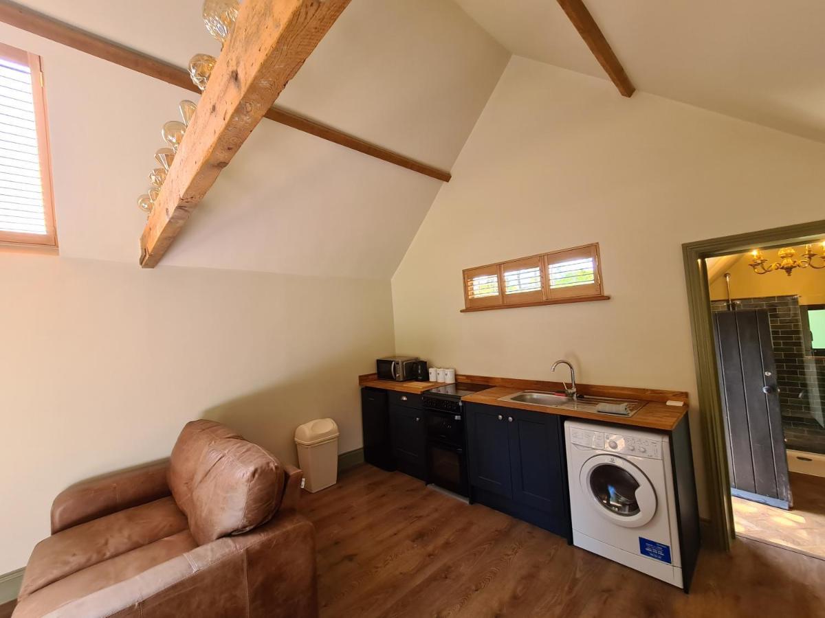 Gatwick Hideout Apartment Charlwood ภายนอก รูปภาพ